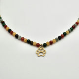 Collana in giada colorata e occhio di tigre con ciondolo zampina dorata